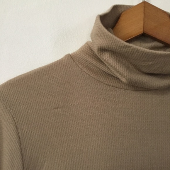 Tracksmith Merino Wool Blend Fells Turtleneck - Picture 2 of 6